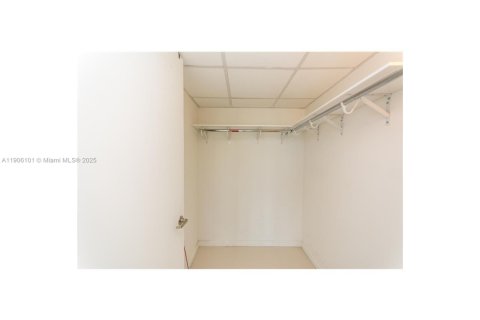 Снять в аренду кондоминиум в Майами, Флорида 1 спальня, 68м2, № 1964222 - фото 4