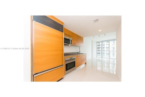 Снять в аренду кондоминиум в Майами, Флорида 1 спальня, 68м2, № 1964222 - фото 1