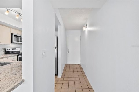 Condo in Sarasota, Florida, 1 bedroom  № 1870195 - photo 4