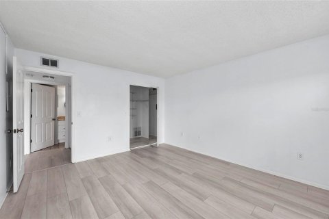 Condo in Sarasota, Florida, 1 bedroom  № 1870195 - photo 19