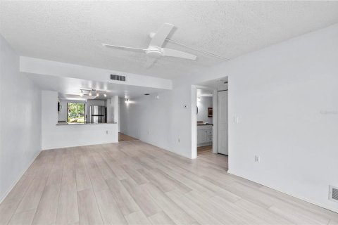 Condo in Sarasota, Florida, 1 bedroom  № 1870195 - photo 9