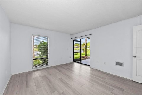 Condo in Sarasota, Florida, 1 bedroom  № 1870195 - photo 18