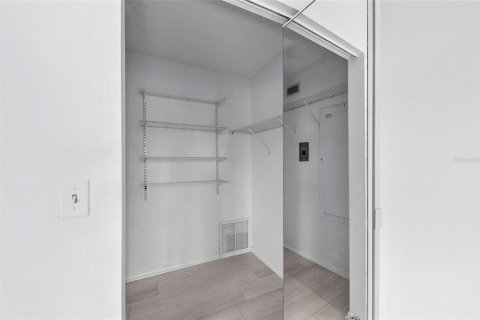 Condo in Sarasota, Florida, 1 bedroom  № 1870195 - photo 21