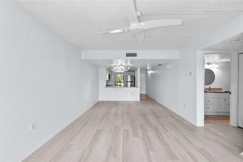 Condo in Sarasota, Florida, 1 bedroom  № 1870195 - photo 8