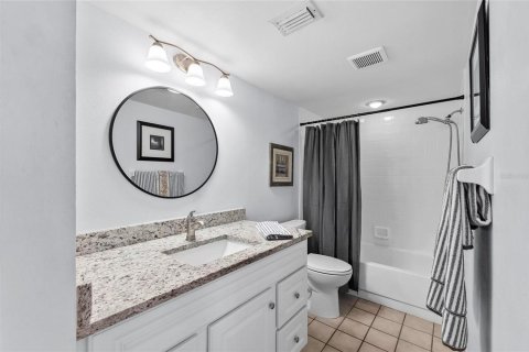 Condo in Sarasota, Florida, 1 bedroom  № 1870195 - photo 23