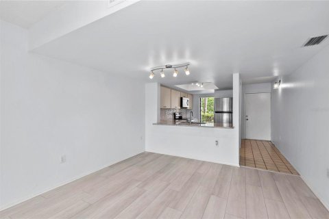 Condo in Sarasota, Florida, 1 bedroom  № 1870195 - photo 7