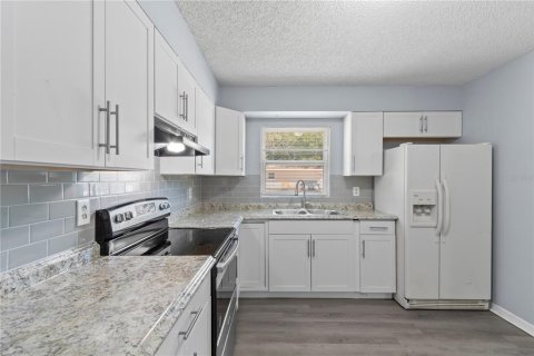 Immobilier commercial à vendre à Leesburg, Floride: 4 chambres, 143.07 m2 № 2341754 - photo 9