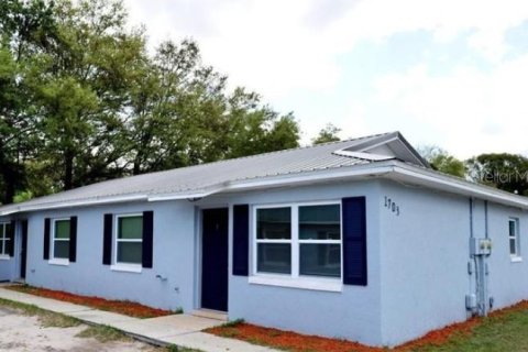 Commercial property in Leesburg, Florida 4 bedrooms, 143.07 sq.m. № 2341754