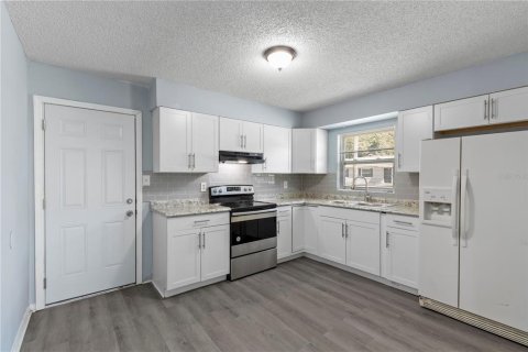 Immobilier commercial à vendre à Leesburg, Floride: 4 chambres, 143.07 m2 № 2341754 - photo 7