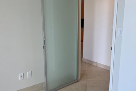 Condo in Fort Lauderdale, Florida, 1 bedroom  № 963672 - photo 1