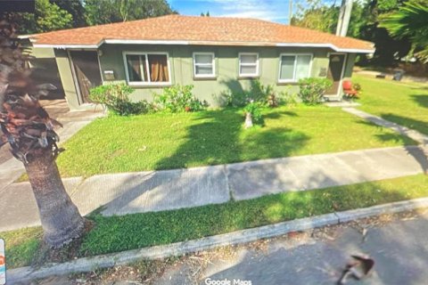 Propiedad comercial en venta en Saint Petersburg, Florida, 2 dormitorios, 101.45 m2 № 1898582 - foto 1