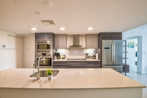 Condo in Bay Harbor Islands, Florida, 2 bedrooms  № 1800787 - photo 6