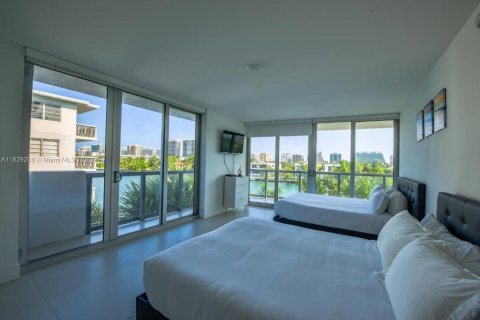Condo in Bay Harbor Islands, Florida, 2 bedrooms  № 1800787 - photo 2