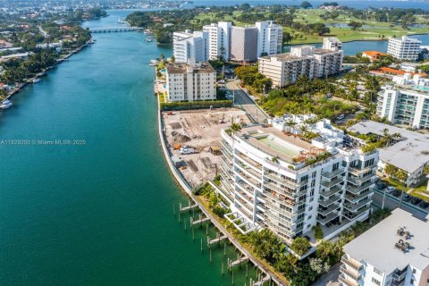 Condo in Bay Harbor Islands, Florida, 2 bedrooms  № 1800787 - photo 14