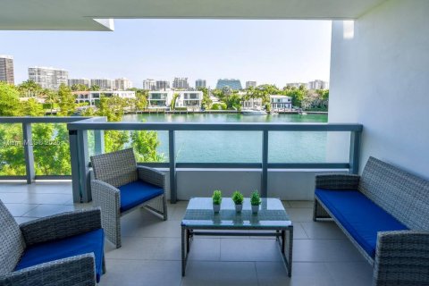 Condo in Bay Harbor Islands, Florida, 2 bedrooms  № 1800787 - photo 8