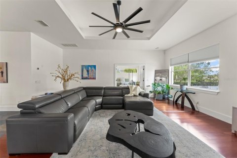 Casa en venta en Orlando, Florida, 3 dormitorios, 305.37 m2 № 2123818 - foto 14
