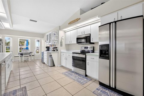House in Port Charlotte, Florida 3 bedrooms, 185.99 sq.m. № 2414942 - photo 17