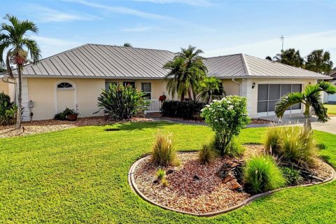 House in Port Charlotte, Florida 3 bedrooms, 185.99 sq.m. № 2414942 - photo 5