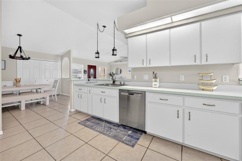 House in Port Charlotte, Florida 3 bedrooms, 185.99 sq.m. № 2414942 - photo 19