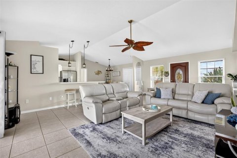 House in Port Charlotte, Florida 3 bedrooms, 185.99 sq.m. № 2414942 - photo 9