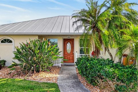 House in Port Charlotte, Florida 3 bedrooms, 185.99 sq.m. № 2414942 - photo 4