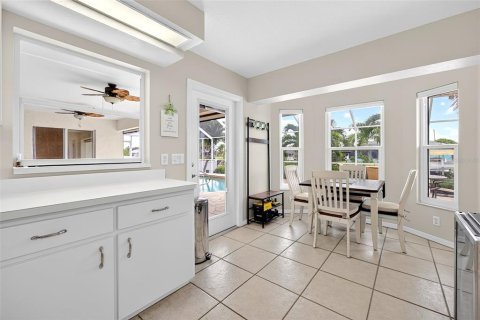 House in Port Charlotte, Florida 3 bedrooms, 185.99 sq.m. № 2414942 - photo 20