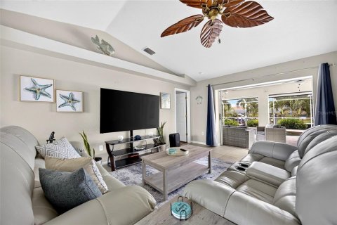 House in Port Charlotte, Florida 3 bedrooms, 185.99 sq.m. № 2414942 - photo 7
