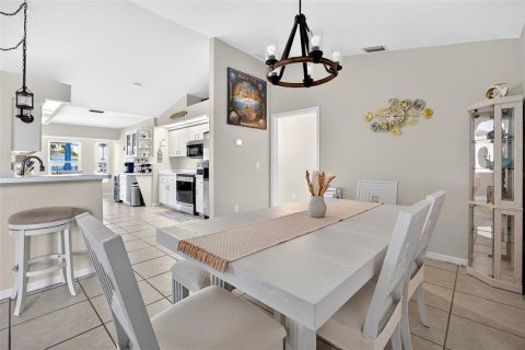 House in Port Charlotte, Florida 3 bedrooms, 185.99 sq.m. № 2414942 - photo 14