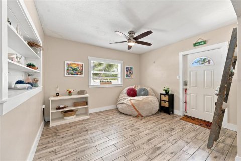 House in Saint Petersburg, Florida 3 bedrooms, 142.98 sq.m. № 2152295 - photo 24