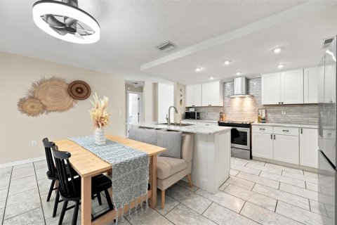 House in Saint Petersburg, Florida 3 bedrooms, 142.98 sq.m. № 2152295 - photo 14