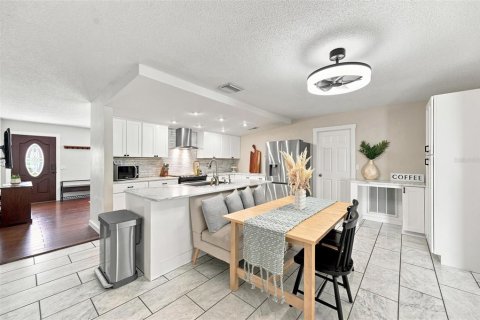 House in Saint Petersburg, Florida 3 bedrooms, 142.98 sq.m. № 2152295 - photo 7