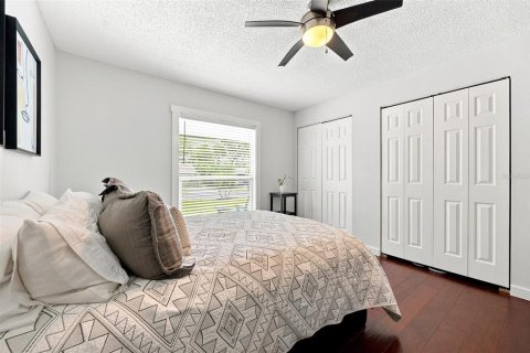 House in Saint Petersburg, Florida 3 bedrooms, 142.98 sq.m. № 2152295 - photo 27
