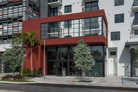 Apartamento en alquiler en Miami, Florida, 1 dormitorio, 49.33 m2 № 2075399 - foto 2