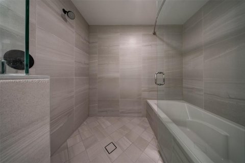 Apartamento en alquiler en Miami, Florida, 1 dormitorio, 49.33 m2 № 2075399 - foto 18