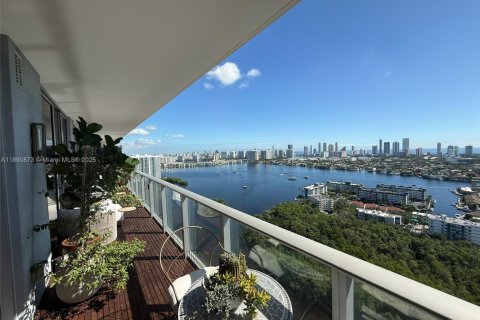 Apartamento en alquiler en North Miami Beach, Florida, 4 dormitorios, 104.89 m2 № 1943853 - foto 17