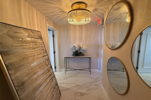 Apartamento en alquiler en North Miami Beach, Florida, 4 dormitorios, 104.89 m2 № 1943853 - foto 1