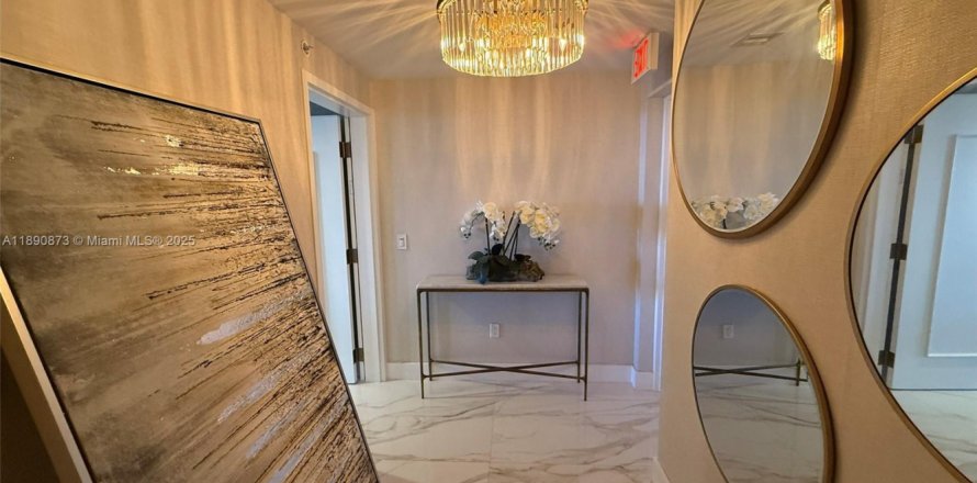 Apartamento en North Miami Beach, Florida 4 dormitorios, 104.89 m2 № 1943853