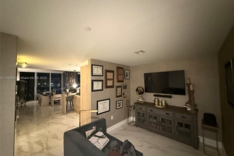 Apartamento en alquiler en North Miami Beach, Florida, 4 dormitorios, 104.89 m2 № 1943853 - foto 23