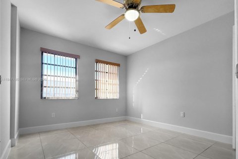 Villa ou maison à vendre à Miami, Floride: 4 chambres, 191.19 m2 № 2089625 - photo 28