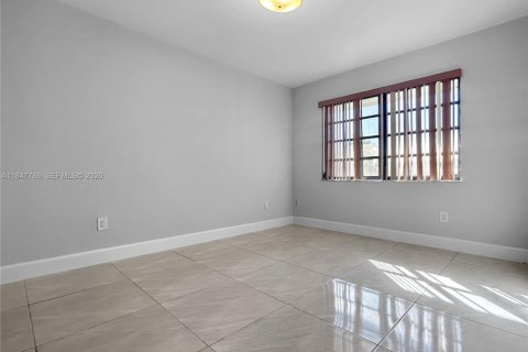 Villa ou maison à vendre à Miami, Floride: 4 chambres, 191.19 m2 № 2089625 - photo 29