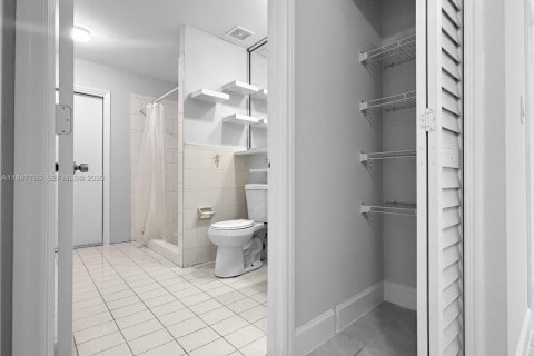 Villa ou maison à vendre à Miami, Floride: 4 chambres, 191.19 m2 № 2089625 - photo 24