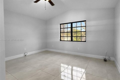 Villa ou maison à vendre à Miami, Floride: 4 chambres, 191.19 m2 № 2089625 - photo 22