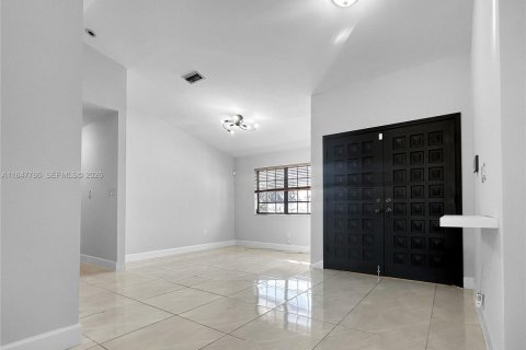 Villa ou maison à vendre à Miami, Floride: 4 chambres, 191.19 m2 № 2089625 - photo 11