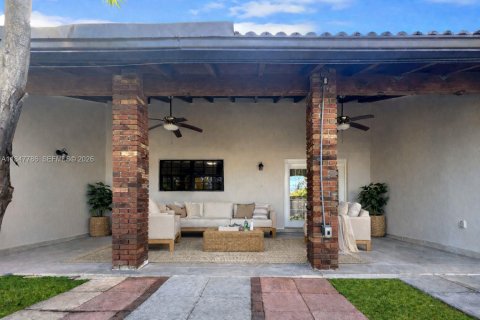 Villa ou maison à vendre à Miami, Floride: 4 chambres, 191.19 m2 № 2089625 - photo 10