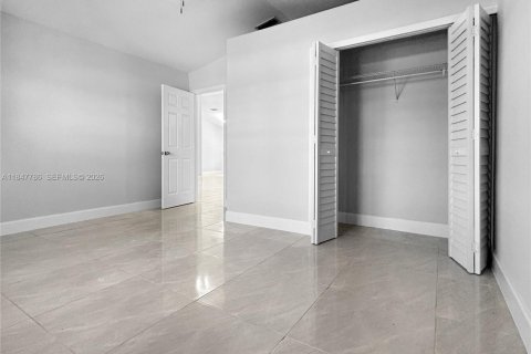 Villa ou maison à vendre à Miami, Floride: 4 chambres, 191.19 m2 № 2089625 - photo 16