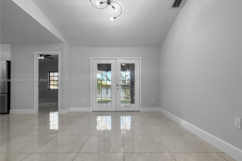 Villa ou maison à vendre à Miami, Floride: 4 chambres, 191.19 m2 № 2089625 - photo 14
