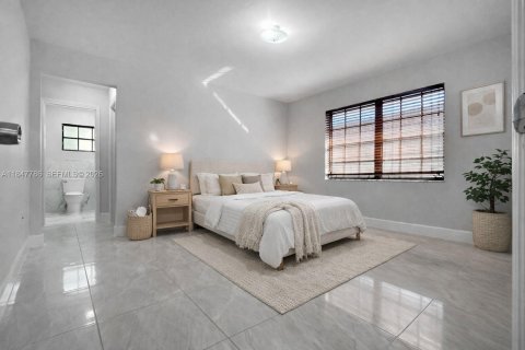 Villa ou maison à vendre à Miami, Floride: 4 chambres, 191.19 m2 № 2089625 - photo 9