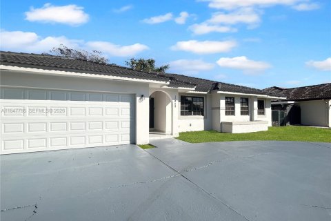Villa ou maison à vendre à Miami, Floride: 4 chambres, 191.19 m2 № 2089625 - photo 3