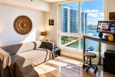 Condo in Miami, Florida, 2 bedrooms  № 2083360 - photo 16
