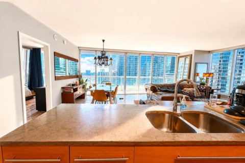 Condo in Miami, Florida, 2 bedrooms  № 2083360 - photo 4